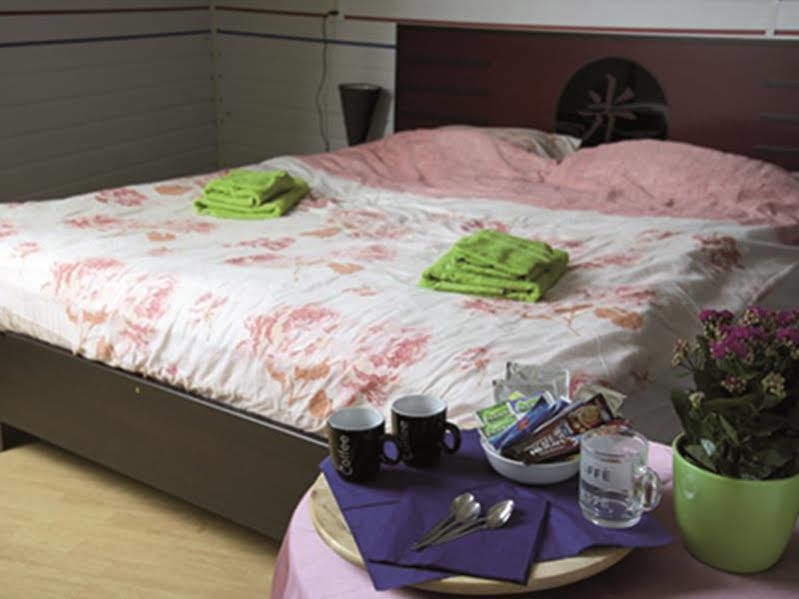 Karnemelkhuys Bed & Breakfast Енкхейзен Екстериор снимка
